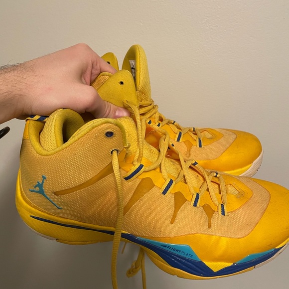 Jordan Super.Fly 2 ‘Varsity Maize’ Yellow Size US 13 - Picture 2 of 4